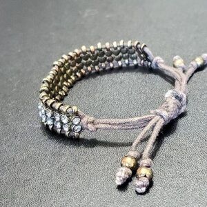 Elegant Beaded Bracelet with Adjustable Closure